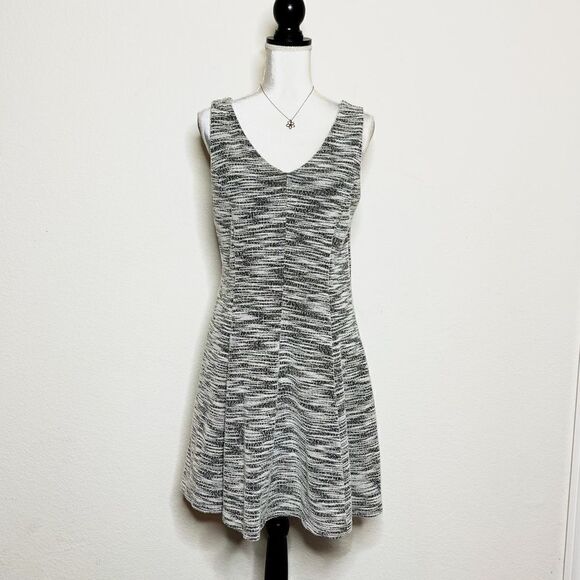 🍋 The Limited • Women’s Gray&Black Textured Knit Sleeveless Dress - Size M - Picture 1 of 10